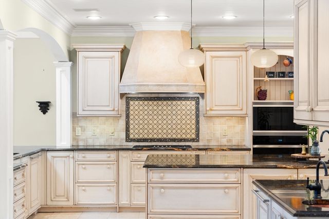 5 Hamlins Crossing, Dover, MA 02030