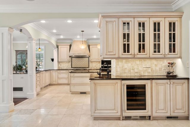 5 Hamlins Crossing, Dover, MA 02030