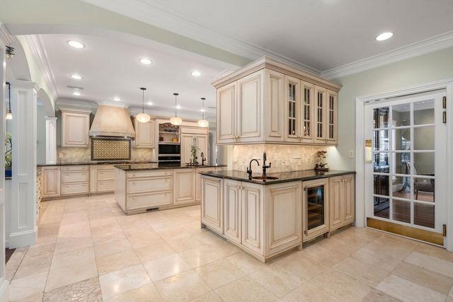 5 Hamlins Crossing, Dover, MA 02030