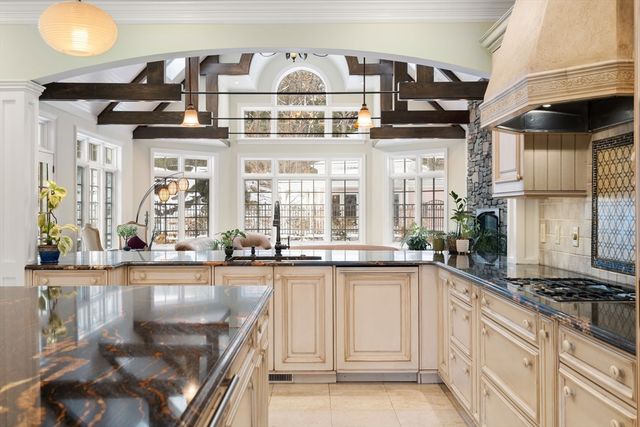 5 Hamlins Crossing, Dover, MA 02030
