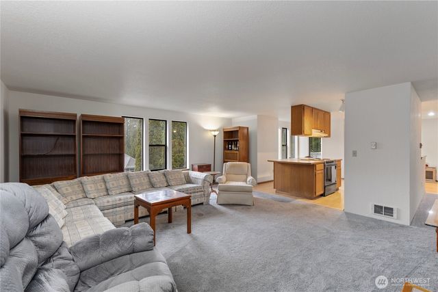 101 Chimacum Creek Drive, Port Hadlock, WA 98339