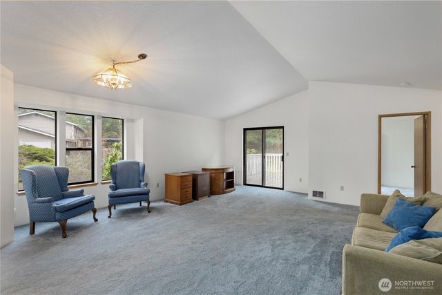 101 Chimacum Creek Drive, Port Hadlock, WA 98339