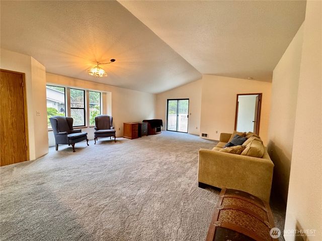 101 Chimacum Creek Drive, Port Hadlock, WA 98339