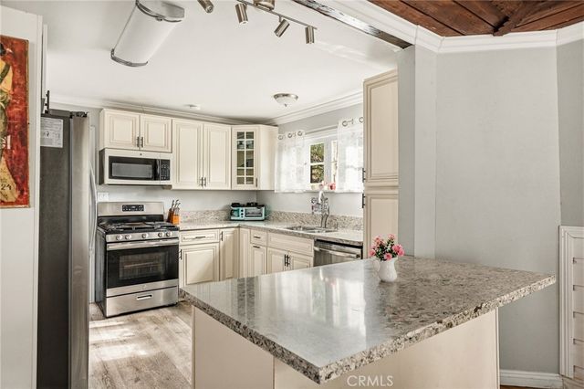 27472 Meadow Dr, Crest Park, CA 92326
