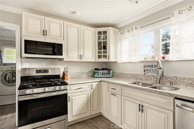 27472 Meadow Dr, Crest Park, CA 92326