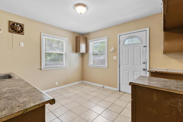 5675 N 58th STREET, Milwaukee, WI 53218