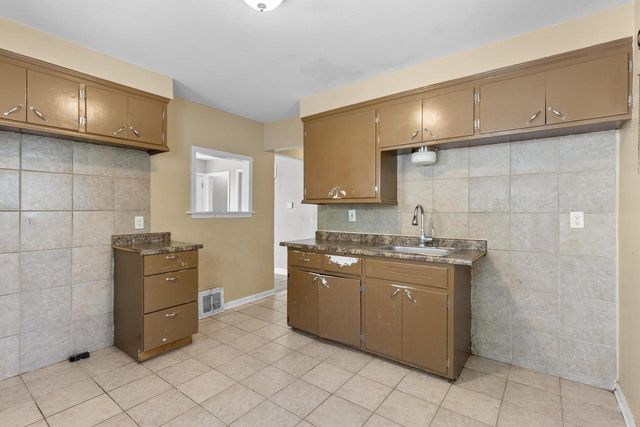 5675 N 58th STREET, Milwaukee, WI 53218