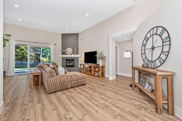 11075 Sunrise Ridge Cir, Auburn, CA 95603