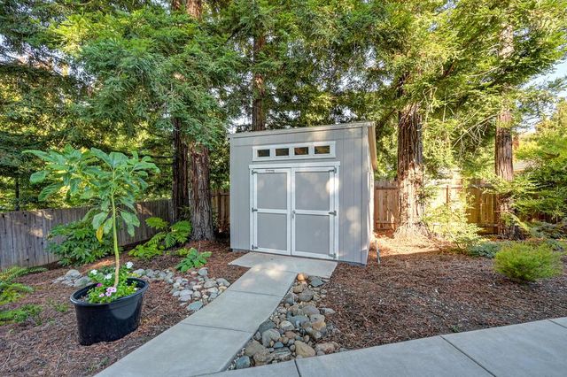 11075 Sunrise Ridge Cir, Auburn, CA 95603