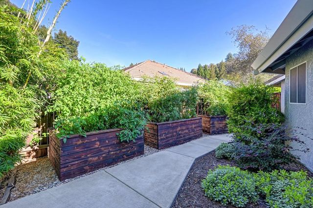 11075 Sunrise Ridge Cir, Auburn, CA 95603