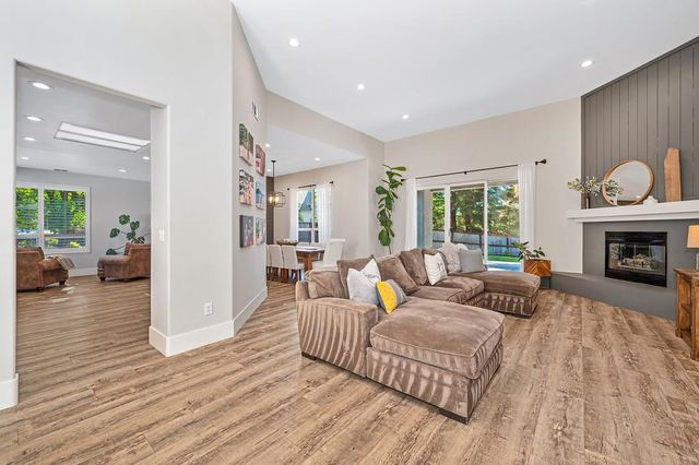 11075 Sunrise Ridge Cir, Auburn, CA 95603