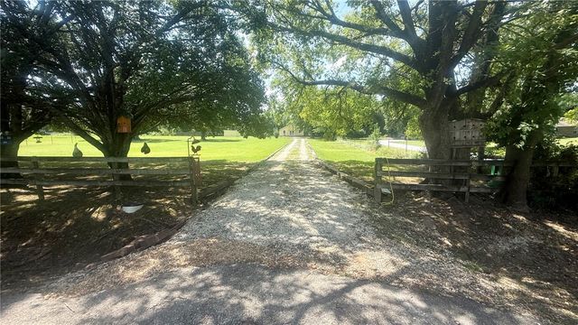 161 E Wolfdale Road, Farmington, AR 72730