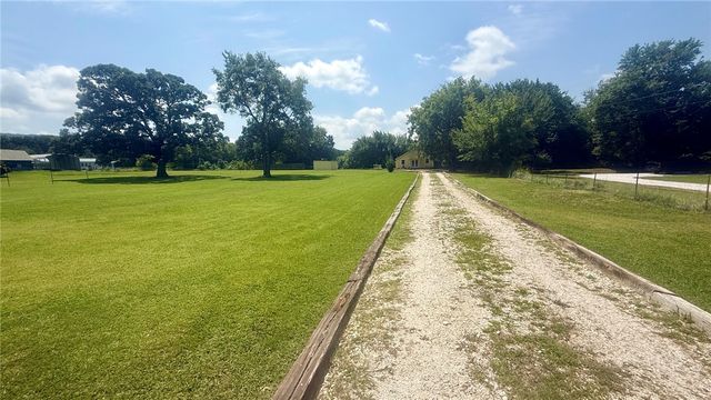 161 E Wolfdale Road, Farmington, AR 72730