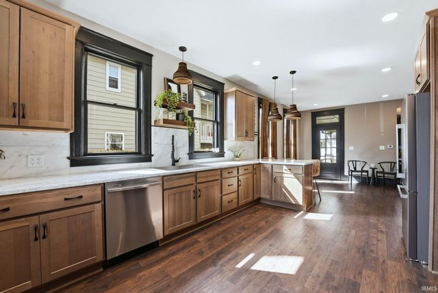 1126 Columbia Avenue, Fort Wayne, IN 46805