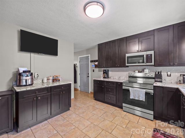50 Baldwin Road, Arden, NC 28704