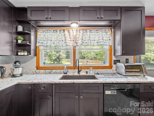 50 Baldwin Road, Arden, NC 28704