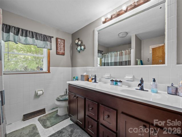 50 Baldwin Road, Arden, NC 28704