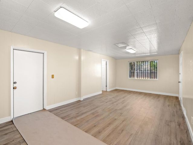 5017 E Washington Avenue, Fresno, CA 93727