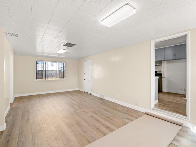 5017 E Washington Avenue, Fresno, CA 93727