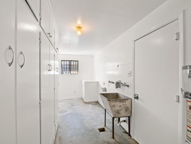 5017 E Washington Avenue, Fresno, CA 93727