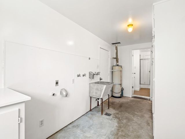 5017 E Washington Avenue, Fresno, CA 93727