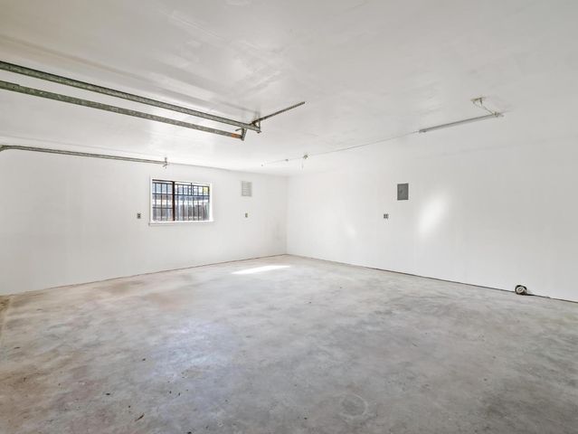 5017 E Washington Avenue, Fresno, CA 93727