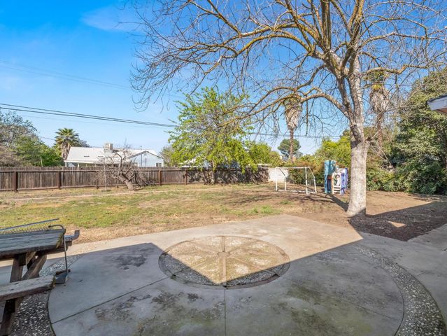 5017 E Washington Avenue, Fresno, CA 93727