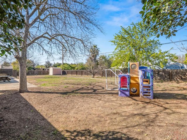 5017 E Washington Avenue, Fresno, CA 93727