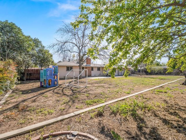 5017 E Washington Avenue, Fresno, CA 93727