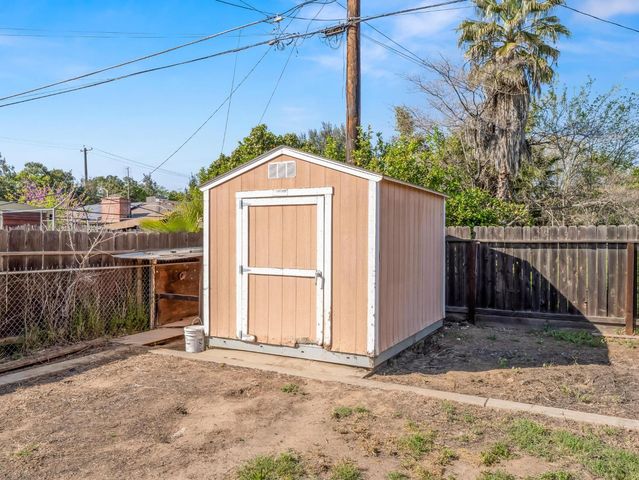5017 E Washington Avenue, Fresno, CA 93727