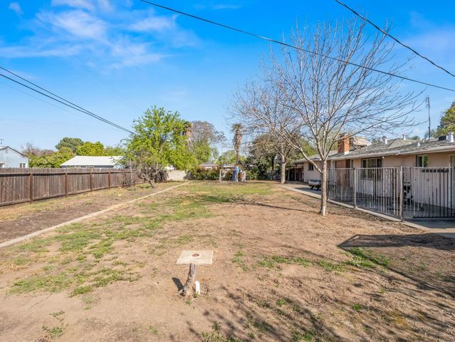 5017 E Washington Avenue, Fresno, CA 93727