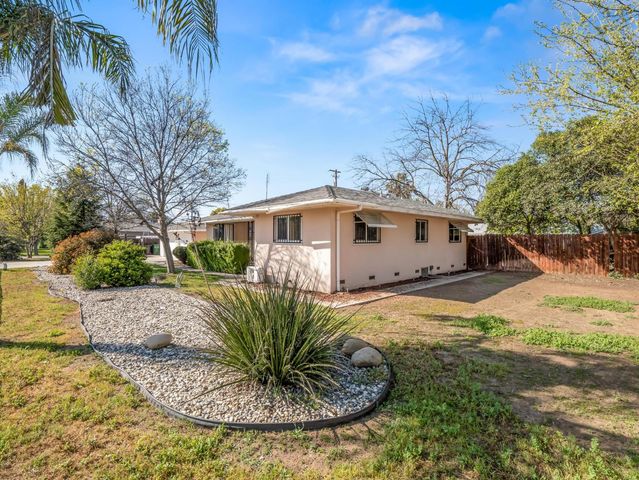 5017 E Washington Avenue, Fresno, CA 93727