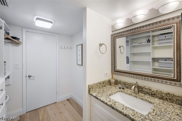 5 Bluebill AVE 208, Naples, FL 34108