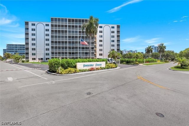 5 Bluebill AVE 208, Naples, FL 34108