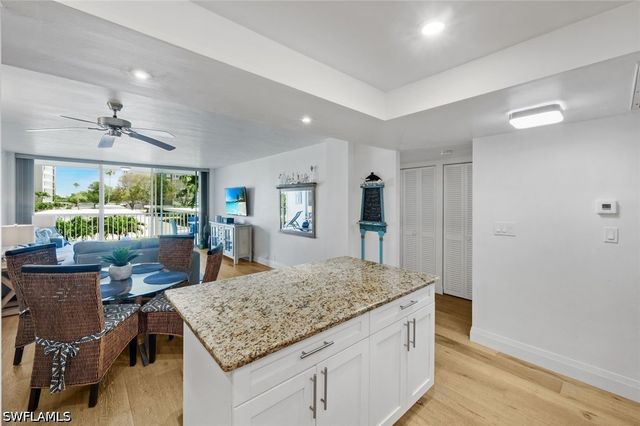 5 Bluebill AVE 208, Naples, FL 34108