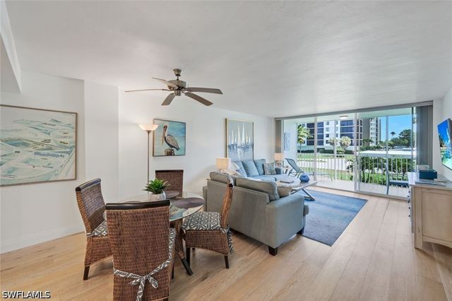 5 Bluebill AVE 208, Naples, FL 34108