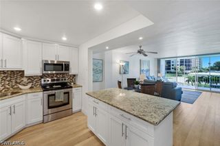 5 Bluebill AVE 208, Naples, FL 34108