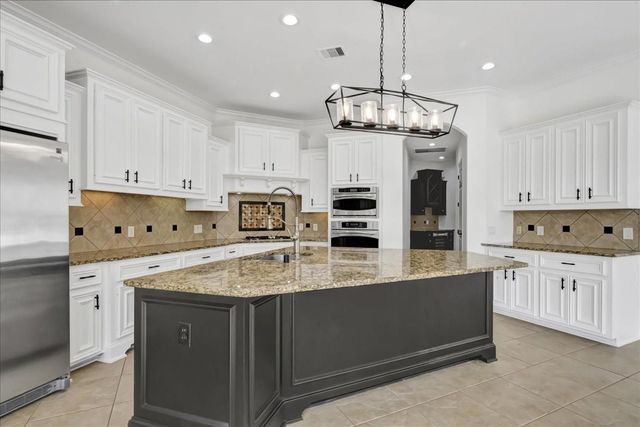 1029 Summer Cape Circle, League City, TX 77573