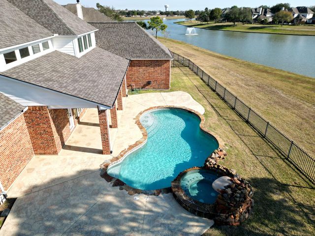 1029 Summer Cape Circle, League City, TX 77573