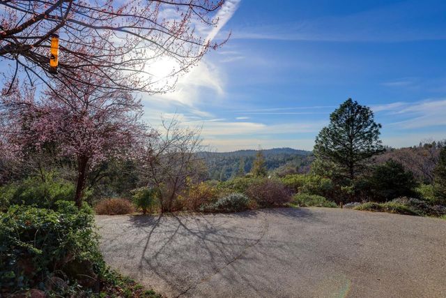1300 Sierra Oak Ln, Colfax, CA 95713
