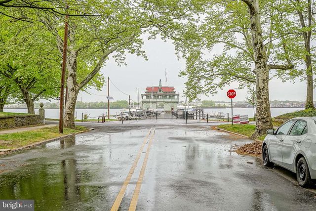 604 CINNAMINSON ST, Riverton, NJ 08077