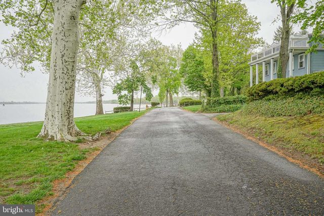 604 CINNAMINSON ST, Riverton, NJ 08077