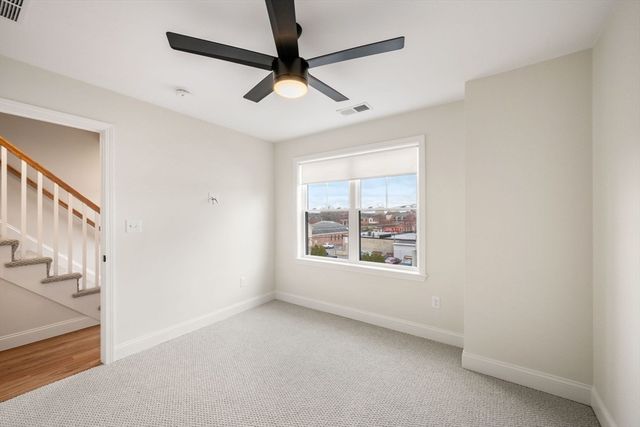 32 Union St 32, Lowell, MA 01852