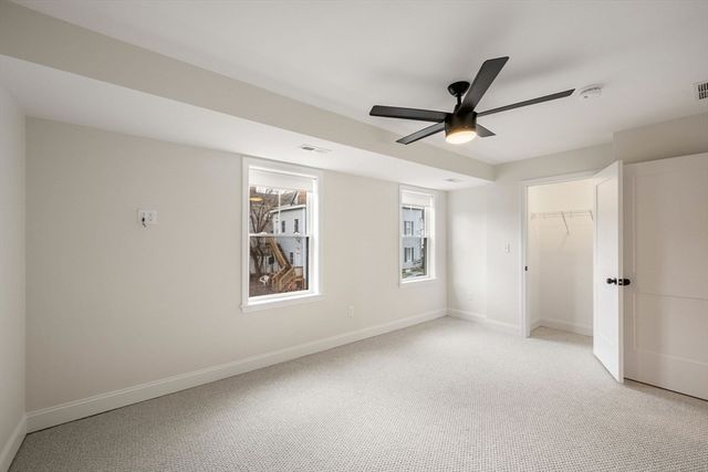 32 Union St 32, Lowell, MA 01852