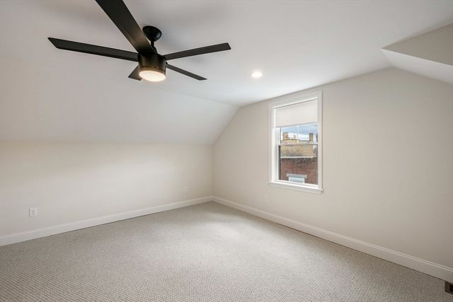 32 Union St 32, Lowell, MA 01852