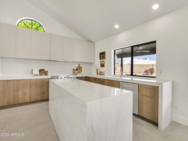5526 E TERRY Drive, Scottsdale, AZ 85254