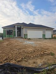 19101 Library Drive, Weston, MO 64098