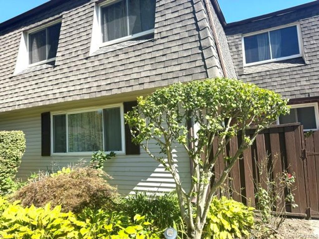 96 Feller Drive, Central Islip, NY 11722 — photo 2