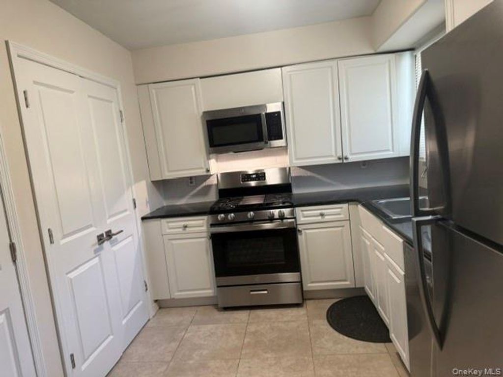 96 Feller Drive, Central Islip, NY 11722 — photo 4