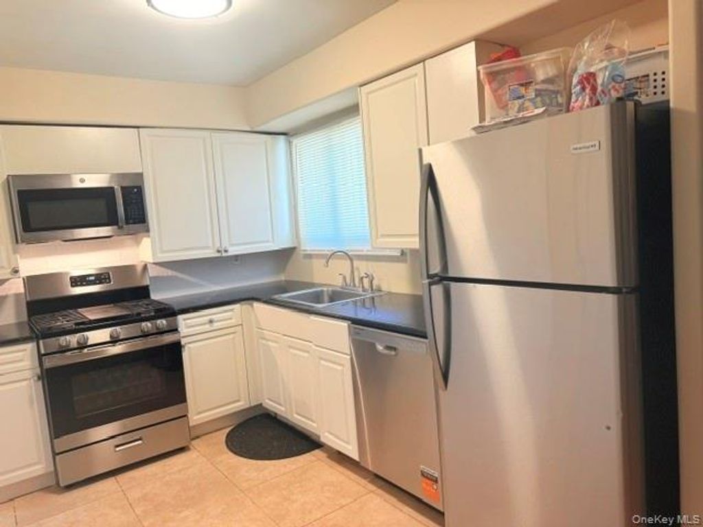 96 Feller Drive, Central Islip, NY 11722 — photo 5